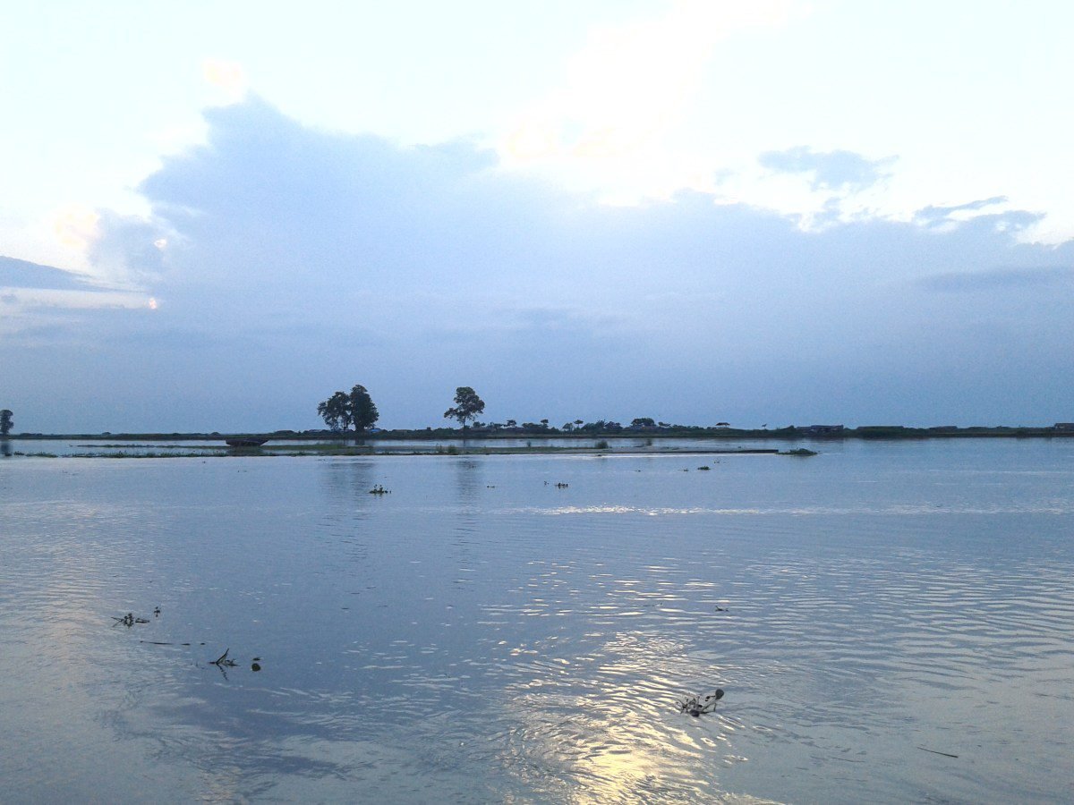 ব্ৰহ্মপুত্ৰৰ মাজত আৱদ্ধ যাত্ৰীবাহী ফেৰী; যাত্ৰীৰ মাজত হাহাকাৰ