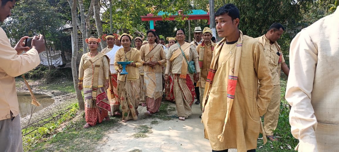 শংকৰদেৱ সংঘ ত্যাগ ১৭ আহোম পৰিয়ালৰ, উভতি আহিল ফুৰালুং ধৰ্মলৈ